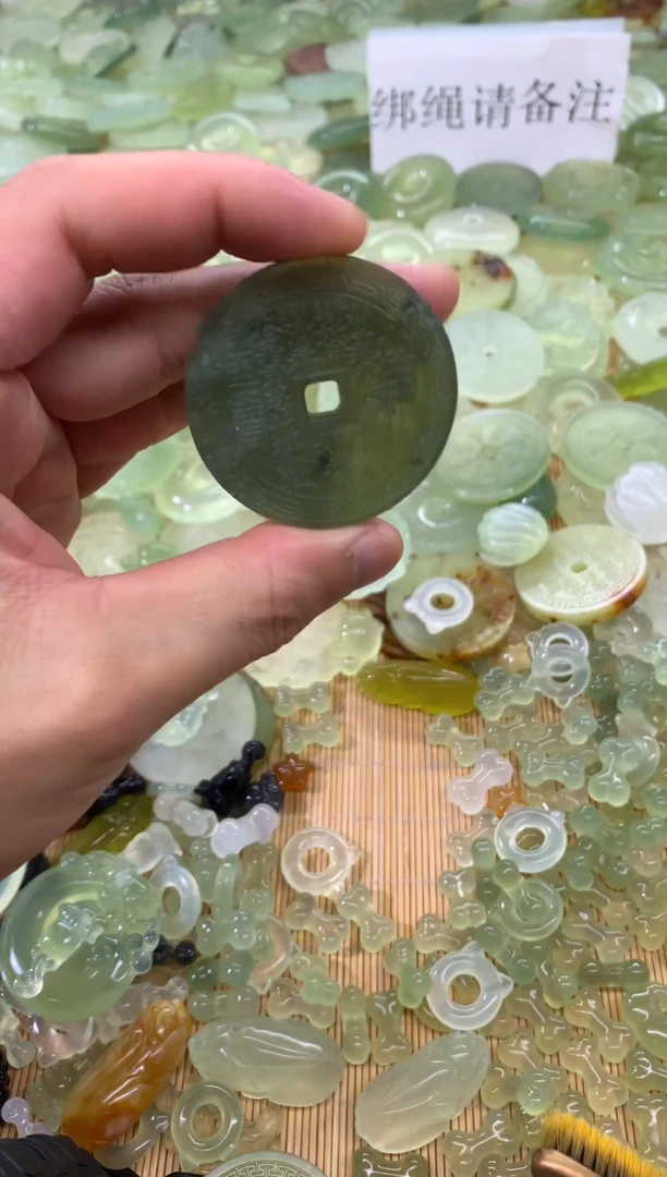 未镶嵌蛇纹石玉颈饰24