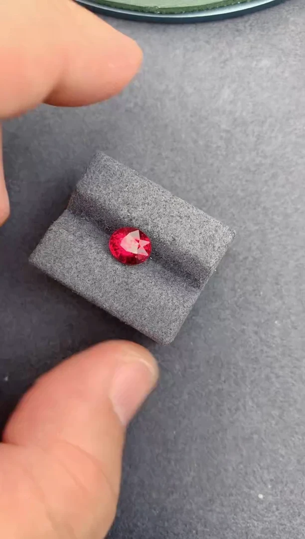 未镶嵌裸石碧玺1.6ct 卢比来碧玺