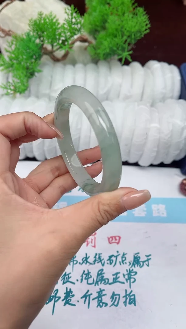 【闪购商品】石英质玉手镯未镶嵌280