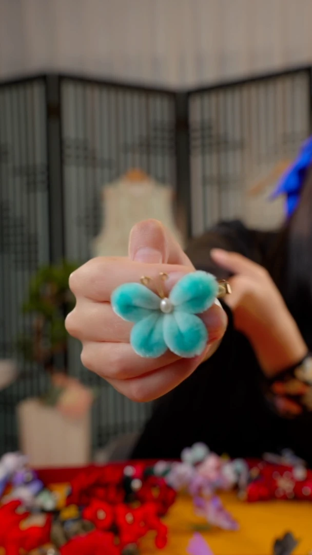 刺绣非遗绒花苏绣饰品