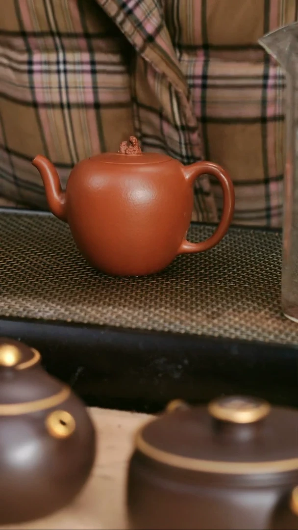 茶壶紫砂生砂朱泥精工太湖石钮美人肩140cc