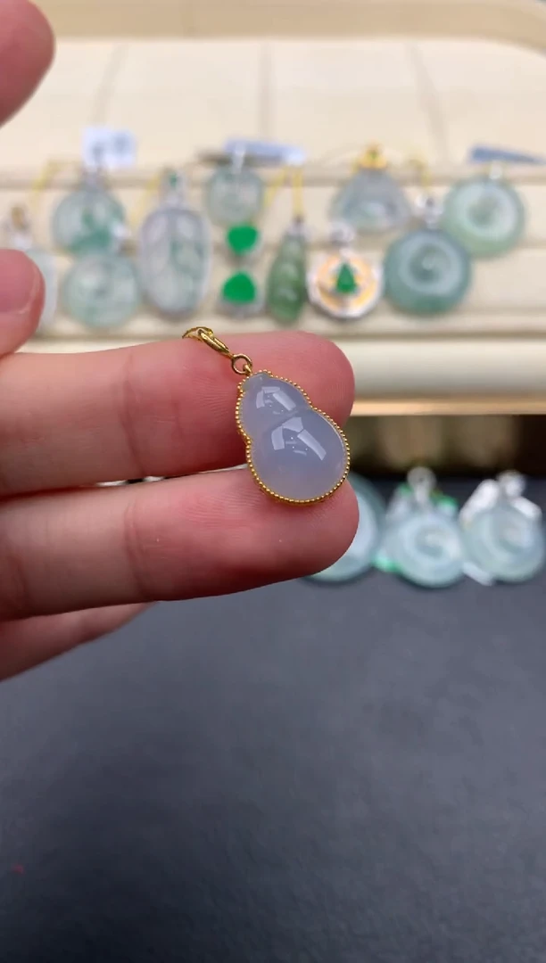 翡翠18K金镶嵌颈饰A761