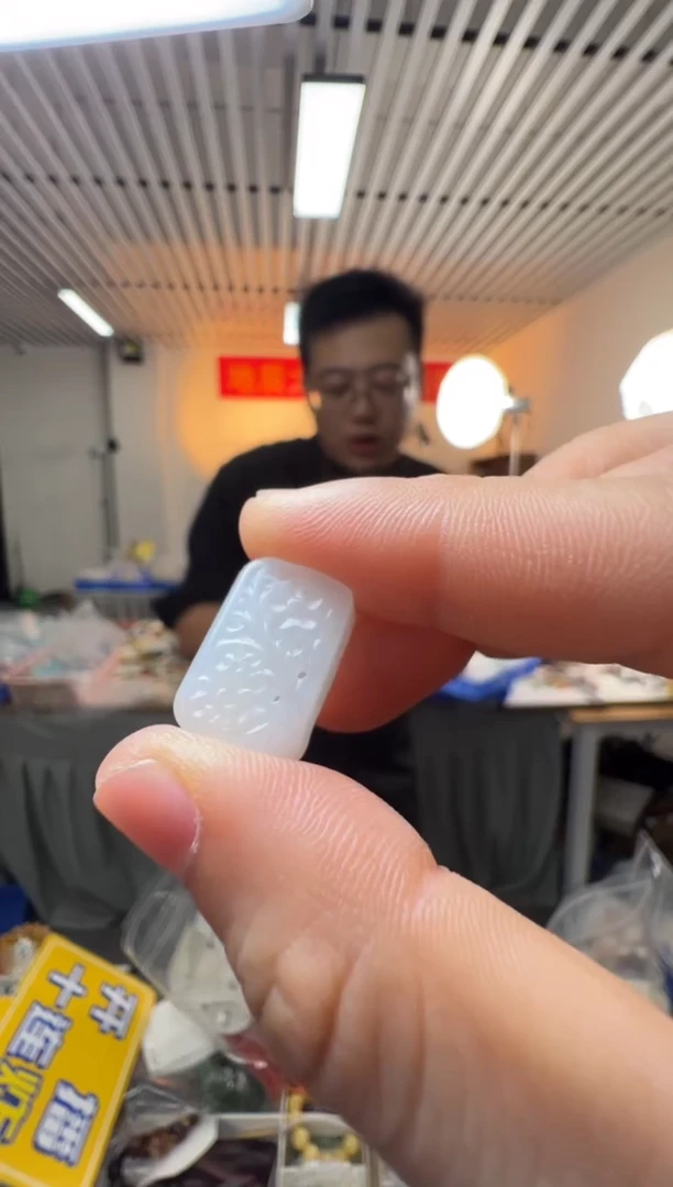 和田玉未镶嵌吊坠(不含链)约11*17*5mm和田玉雕刻件花牌吊坠