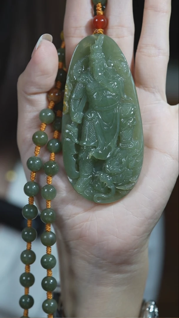 颈饰未镶嵌和田玉关公