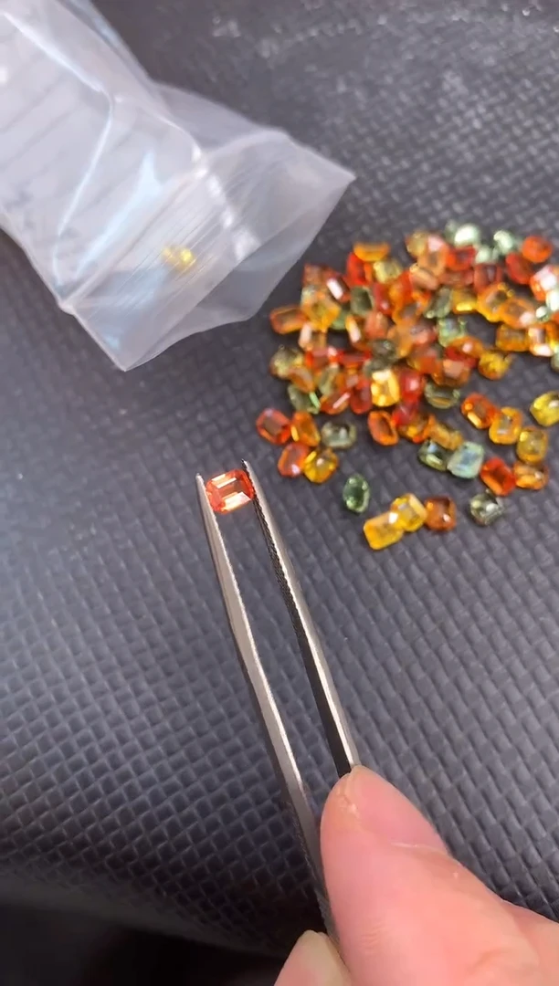 蓝宝石裸石天然彩色蓝宝石一颗 【微瑕】