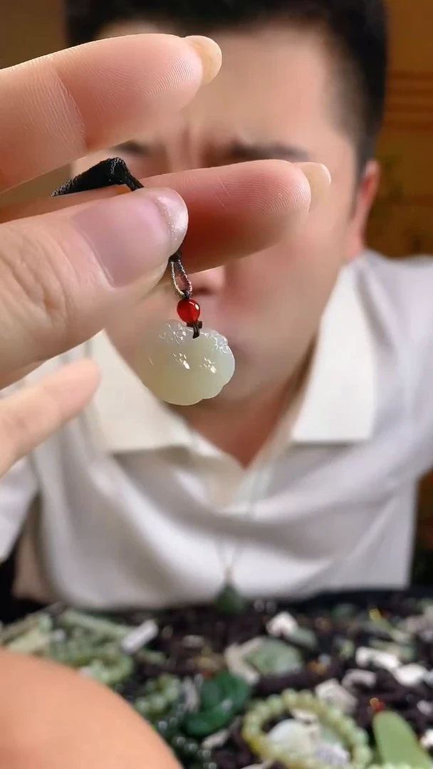 和田玉未镶嵌颈饰多样性发货，拍一发一