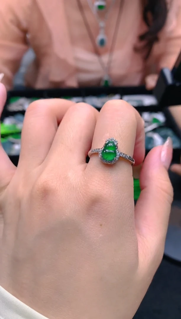 翡翠未镶嵌颈饰天然A货翡翠