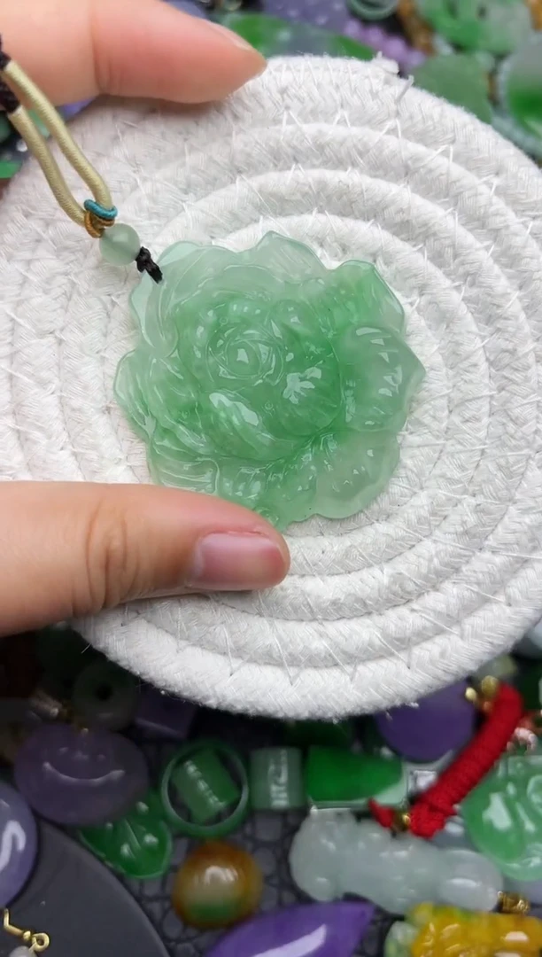 颈饰未镶嵌翡翠缅甸翡翠吊坠