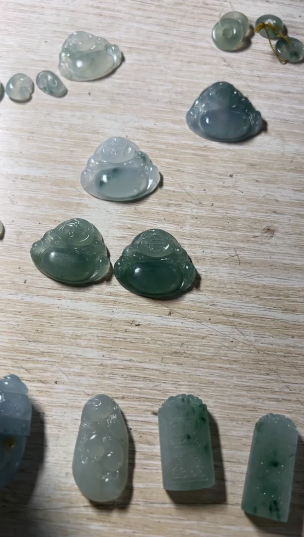 定制翡翠未镶嵌佛公