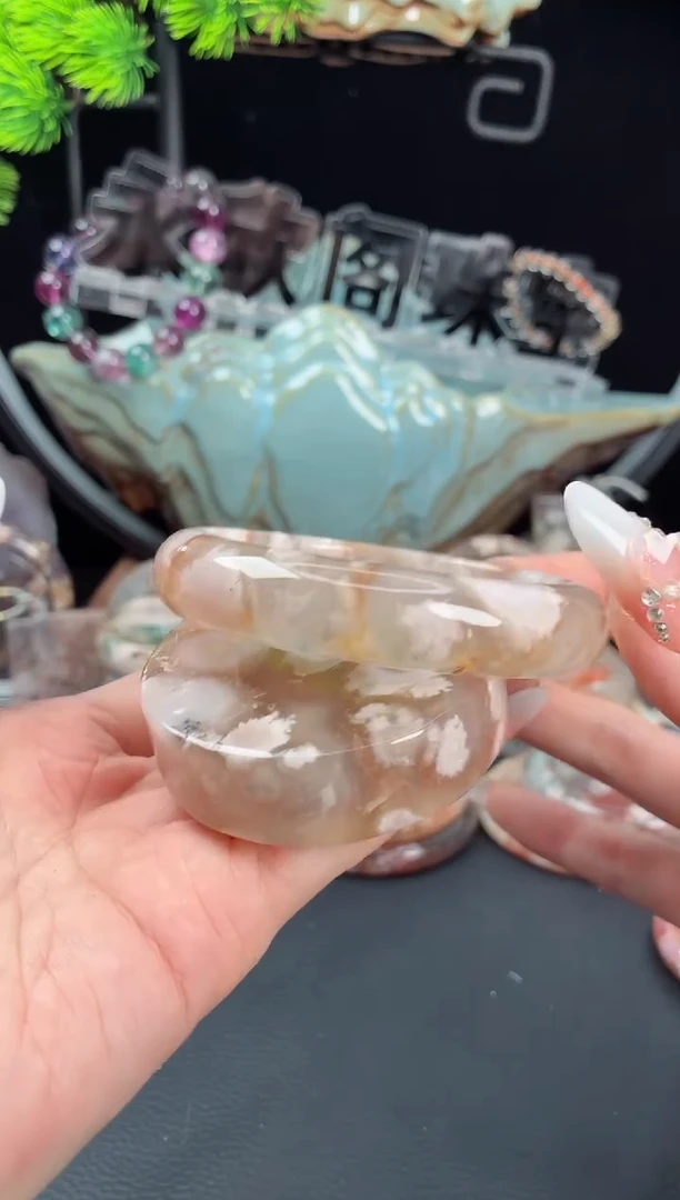 石英质玉手镯（圆镯）未镶嵌60