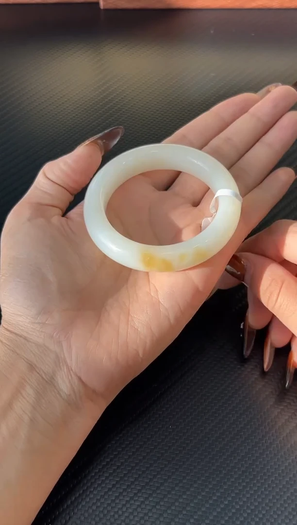 未镶嵌手镯和田玉金山微色差51+Mk