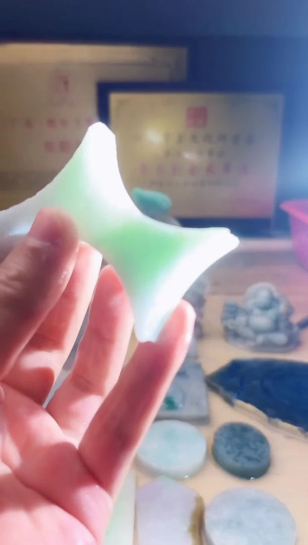 翡翠挂件未镶嵌A货张麦8212