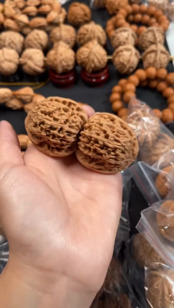 文玩核桃把件南疆石38尺A376