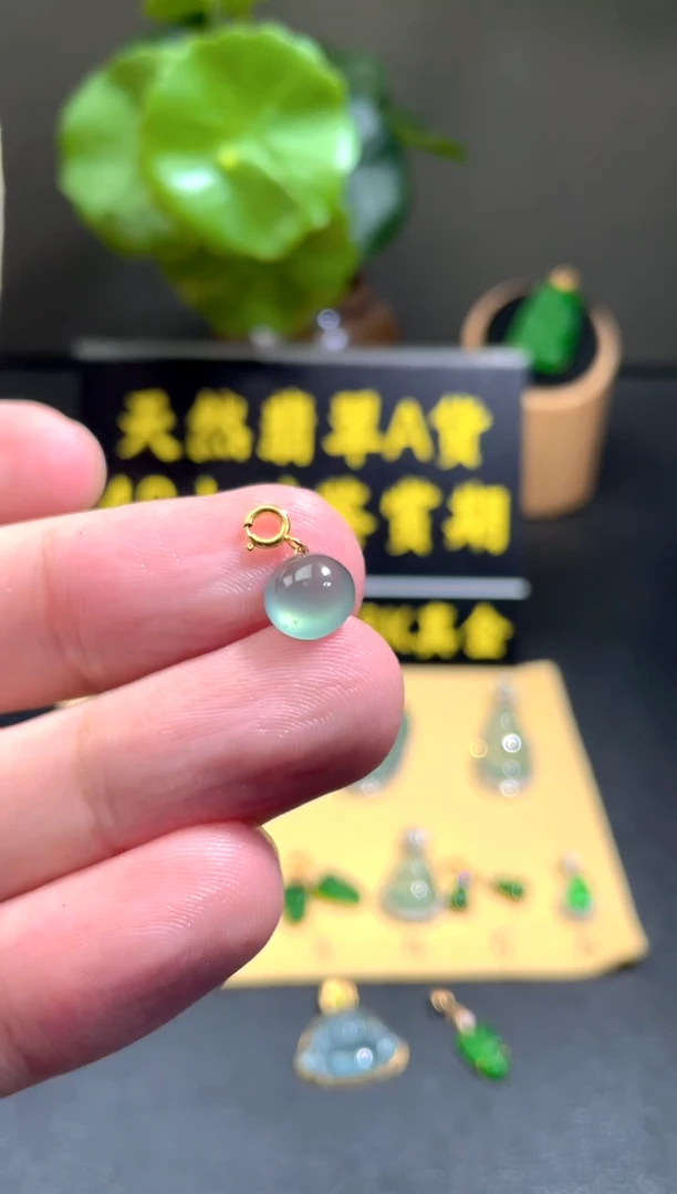 颈饰18K金镶嵌翡翠翡翠A货