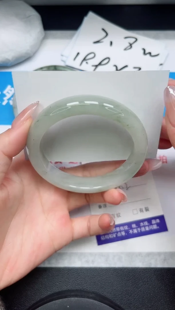 【闪购商品】石英质玉手镯未镶嵌92