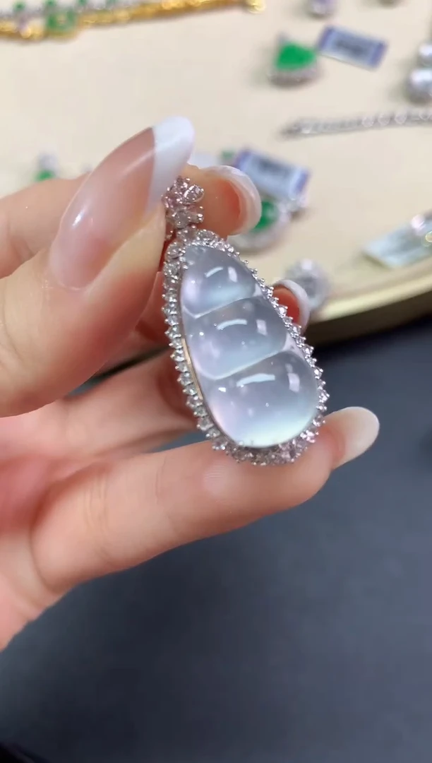 吊坠(不含链)18K金镶嵌翡翠吊坠(不含链)|29800