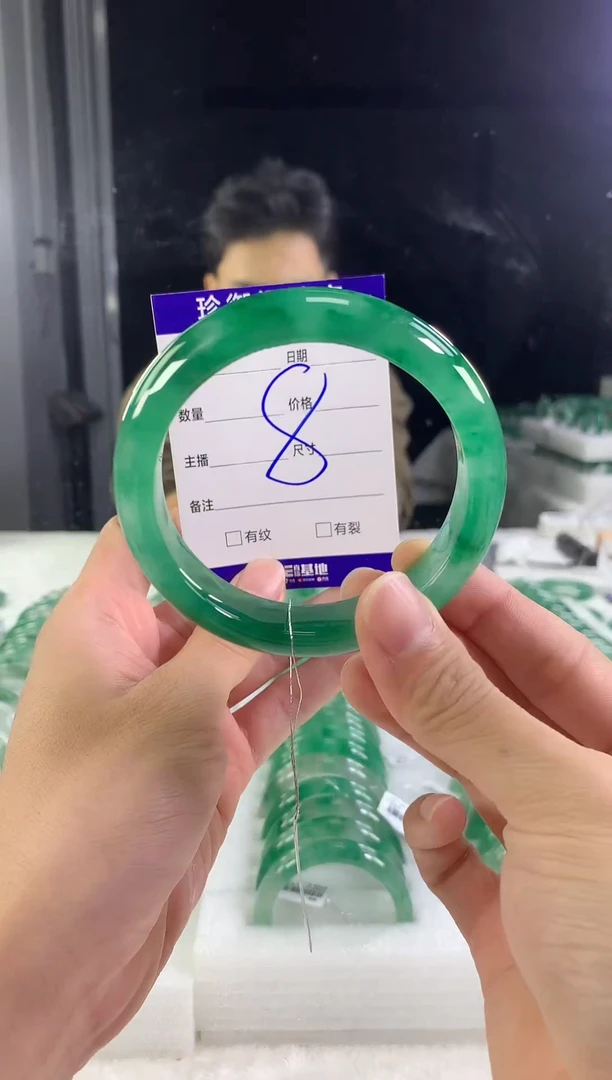 未镶嵌手镯石英质玉（非洲翠）?**宝1