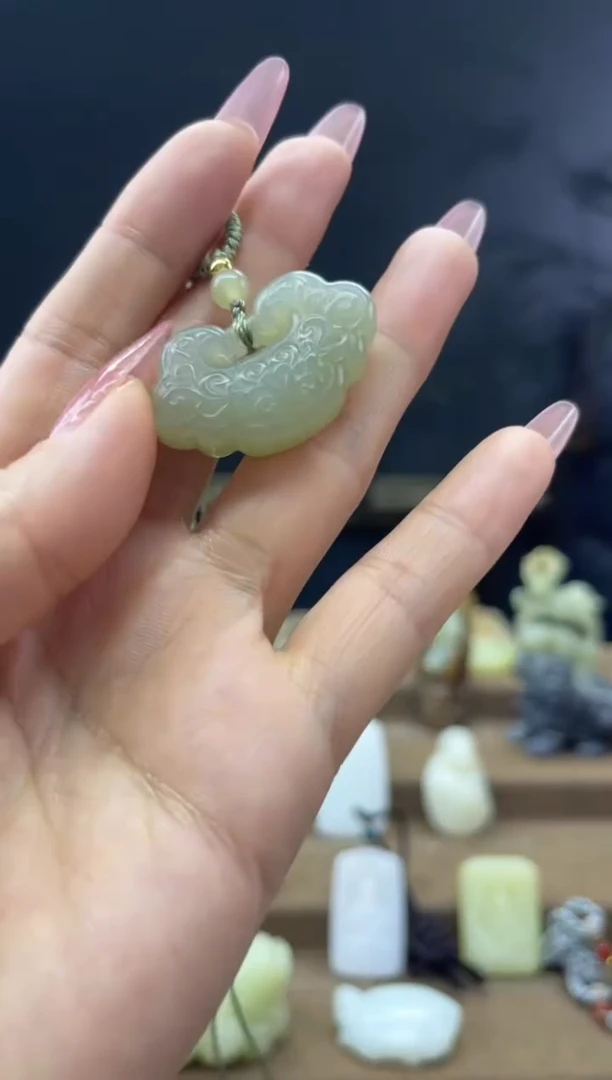 颈饰未镶嵌和田玉1