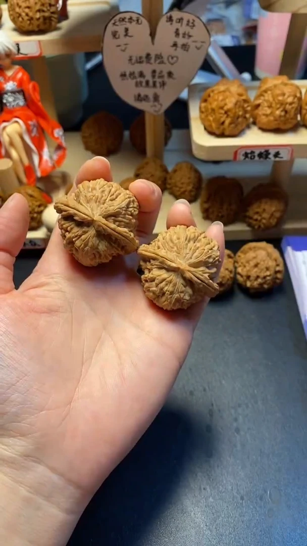 【闪购商品】文玩核桃把件18号球白40尺