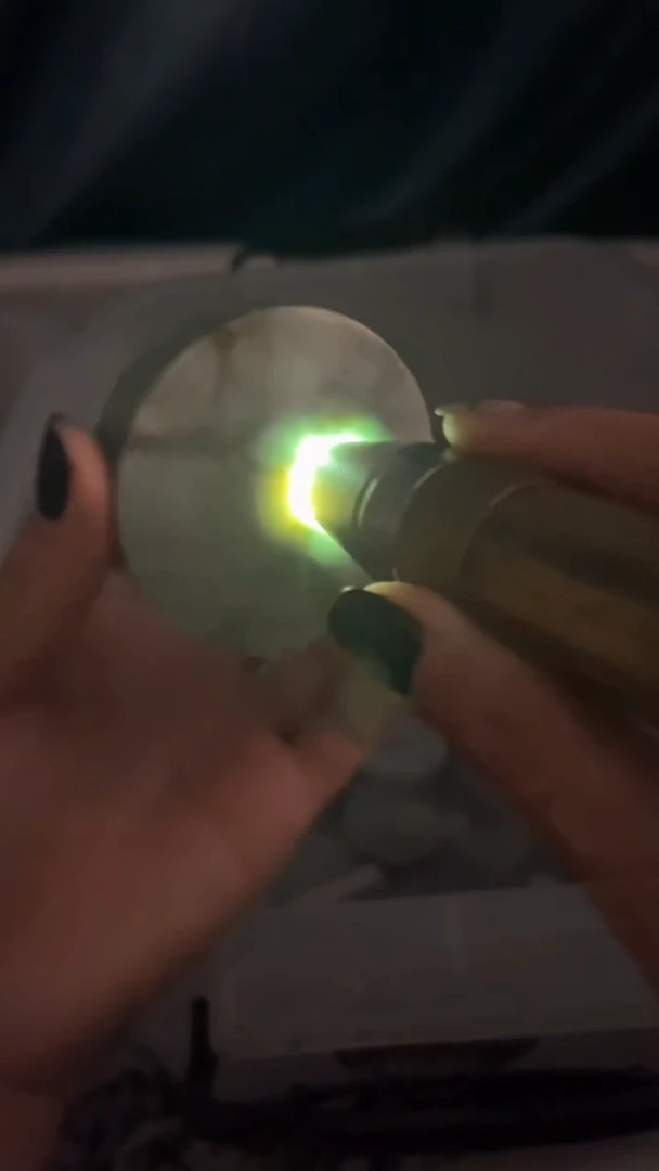 翡翠挂件未镶嵌翡翠