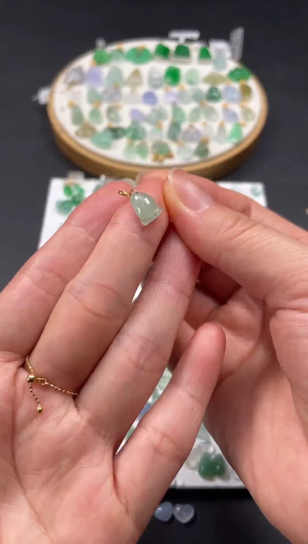 吊坠(不含链)18K金镶嵌翡翠一个JK722