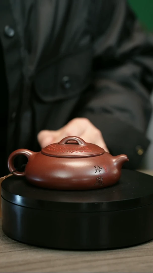 茶壶紫砂千*H2357李传荣刻绘乳瓢