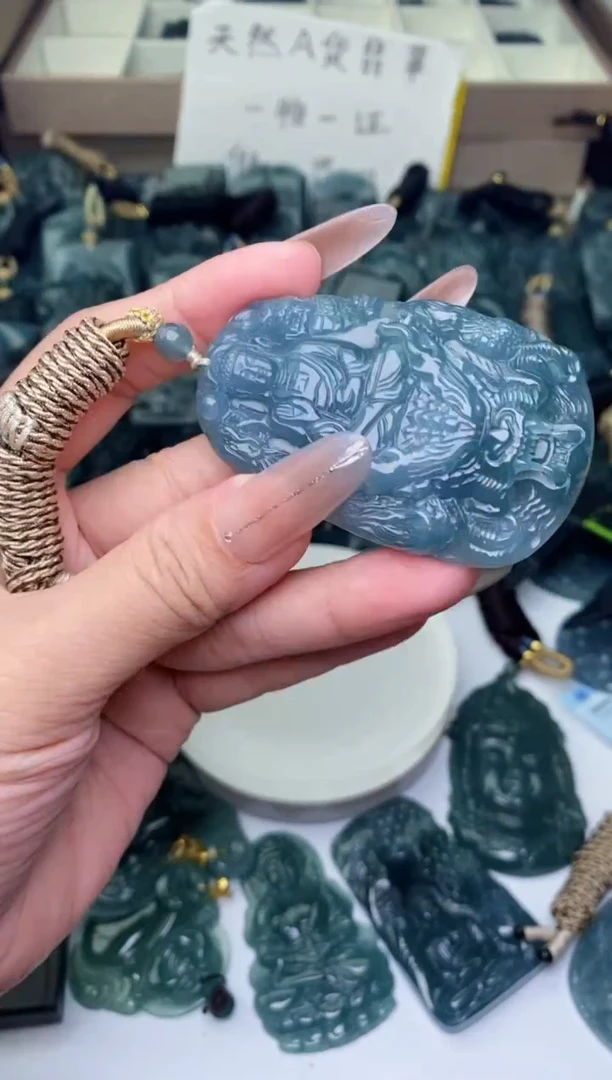 颈饰未镶嵌翡翠