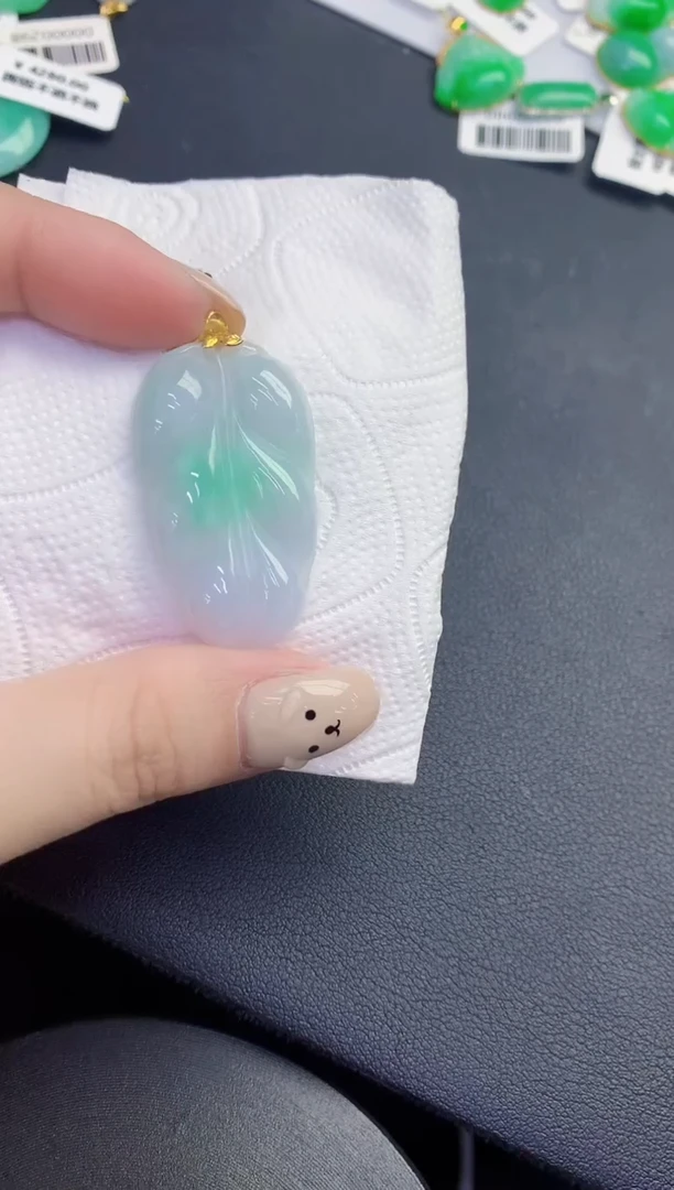 颈饰18K金镶嵌翡翠缅甸天然翡翠A货