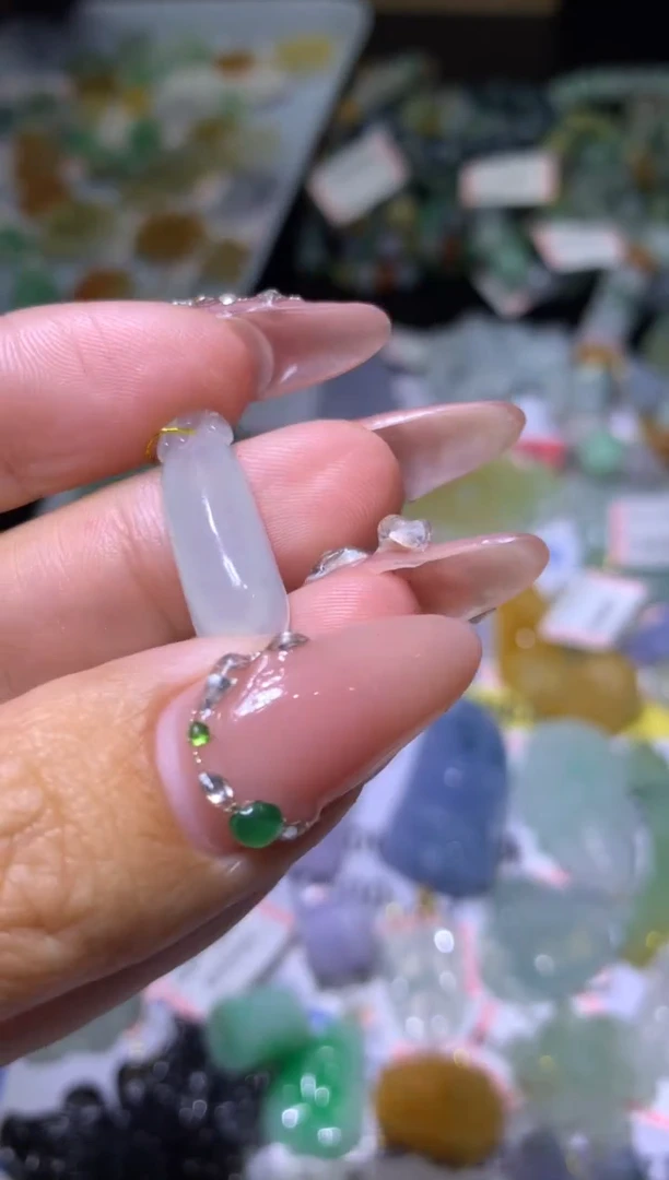 【闪购商品】翡翠颈饰未镶嵌MJX027887