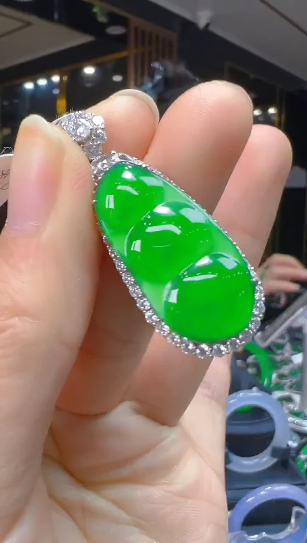 吊坠(赠链)银S925镶嵌翡翠079(多样性发货发其一)