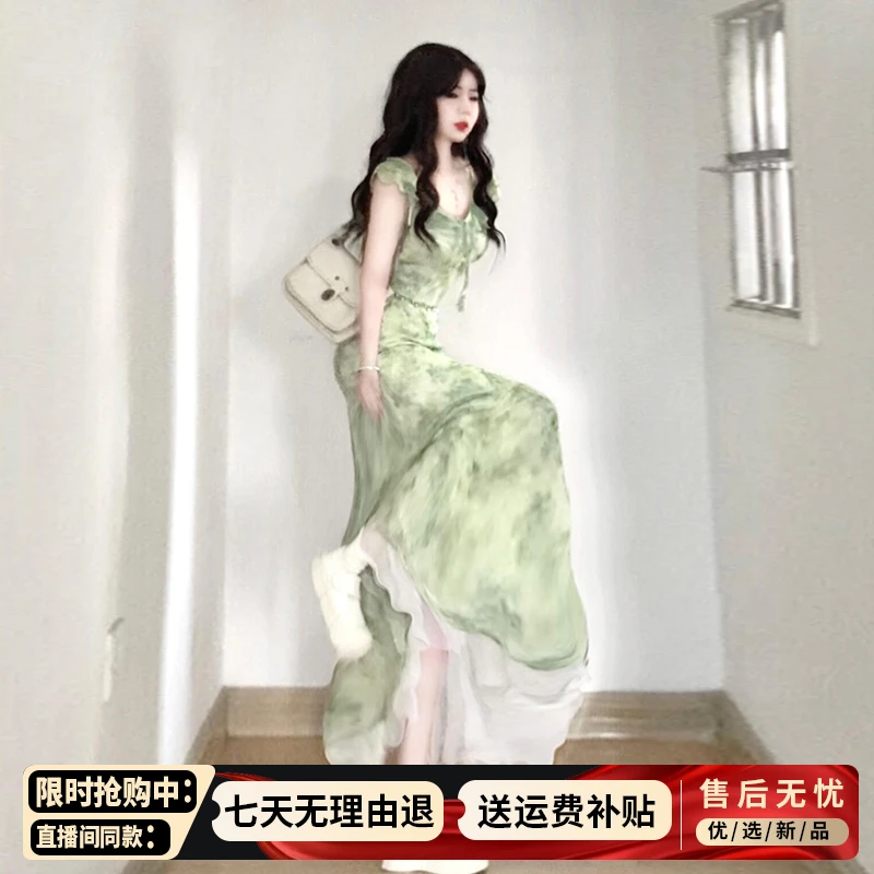 绿色吊带碎花连衣裙子洋气衣服女夏天2025海边度假风显瘦沙滩长裙