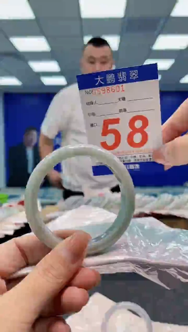 翡翠手镯未镶嵌AAAAAAAA