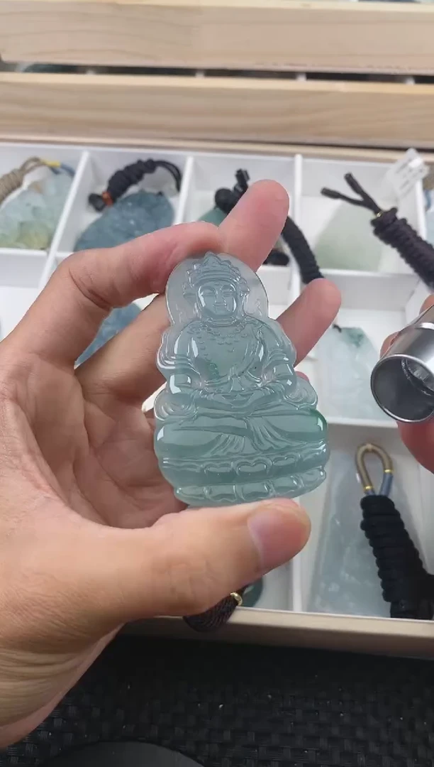 翡翠未镶嵌颈饰