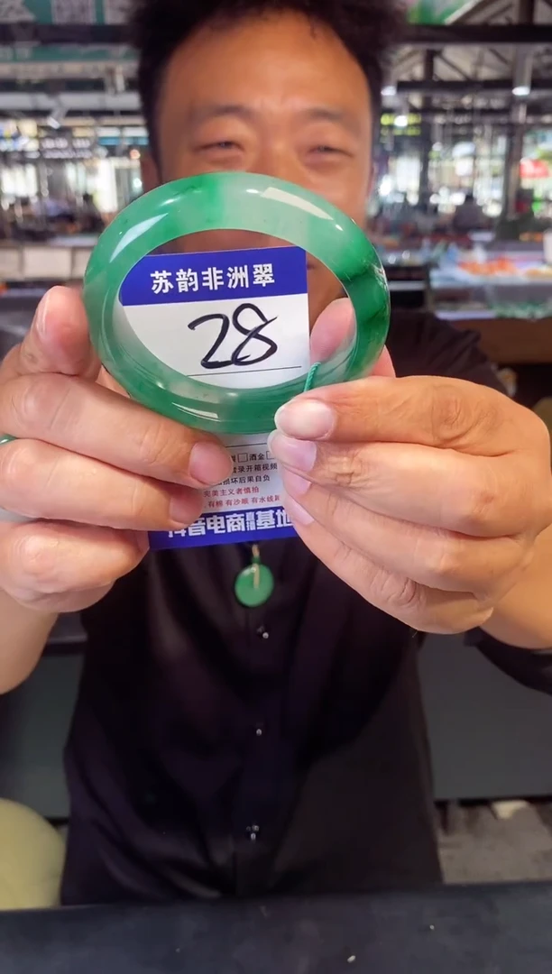 未镶嵌手镯石英质玉（非洲翠）60