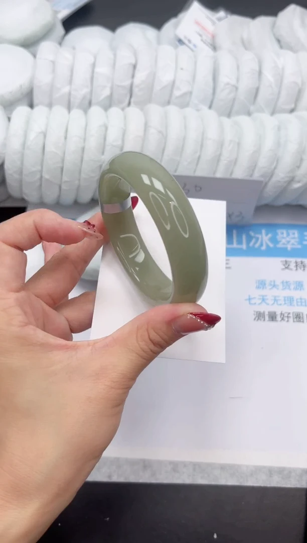 未镶嵌手镯石英质玉121-56.3DK