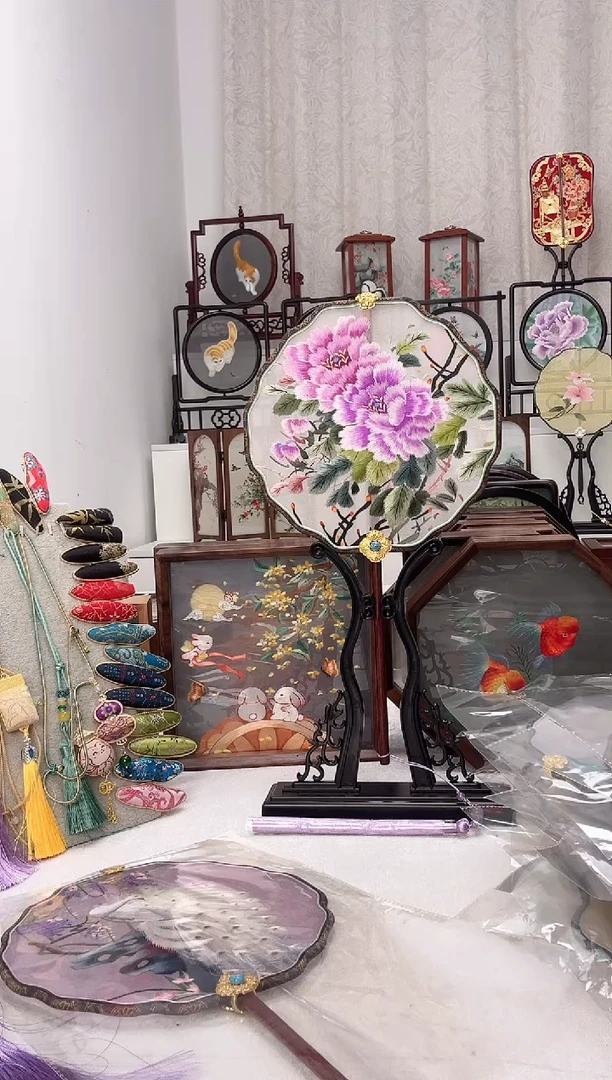 扇子苏绣作品手工团扇