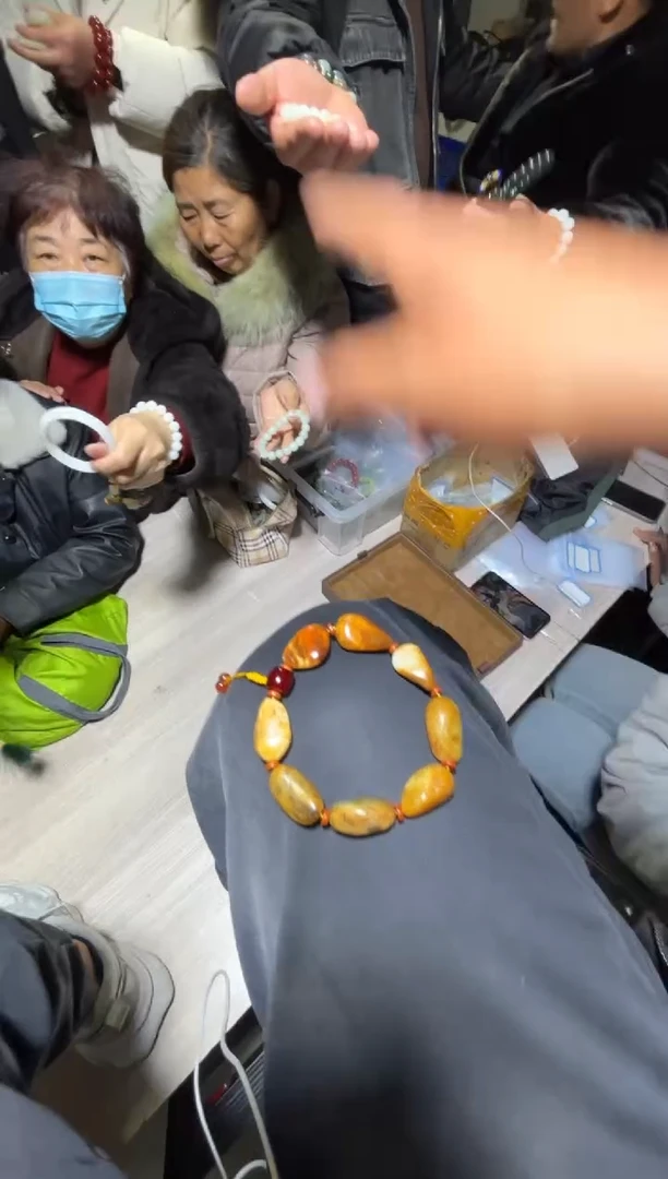 未镶嵌和田玉（糖玉）挂件和田玉