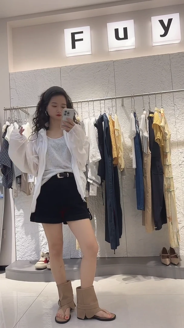 白色防晒衣，轻薄好穿