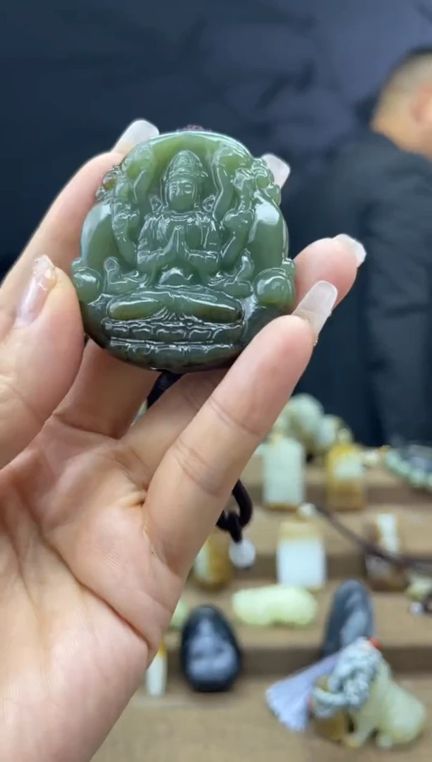 颈饰未镶嵌和田玉1