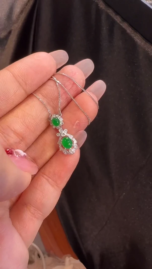 【闪购商品】翡翠颈饰18K金镶嵌吊坠