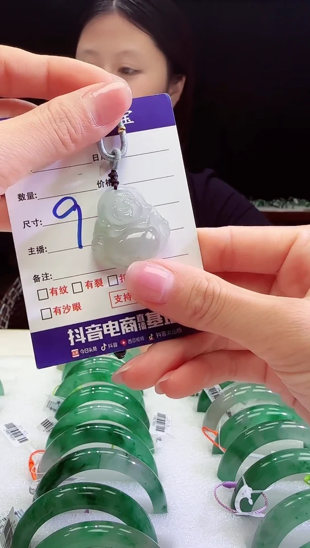 未镶嵌配饰石英质玉小佛公
