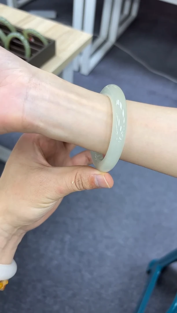 未镶嵌手镯和田玉54.5  127