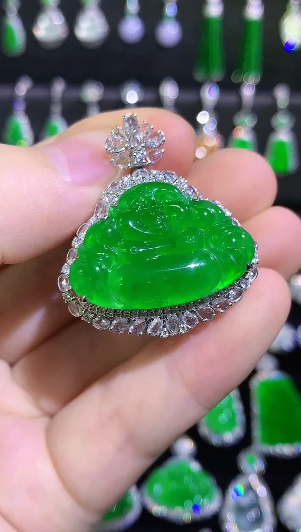 颈饰18K金镶嵌翡翠高冰满绿佛公