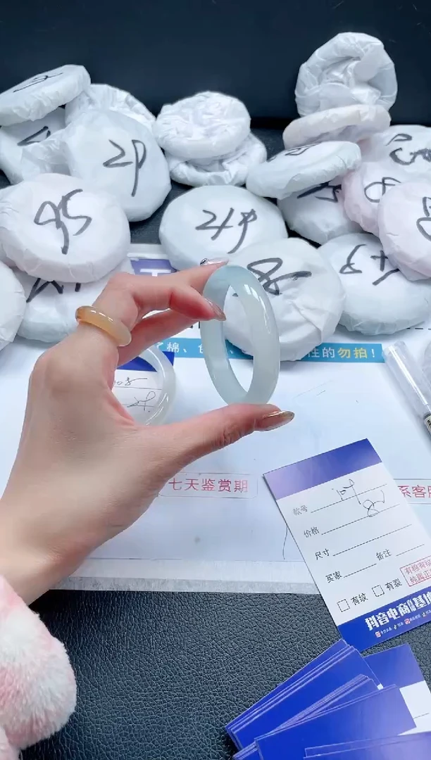 【闪购商品】石英质玉手镯未镶嵌 10J109-53