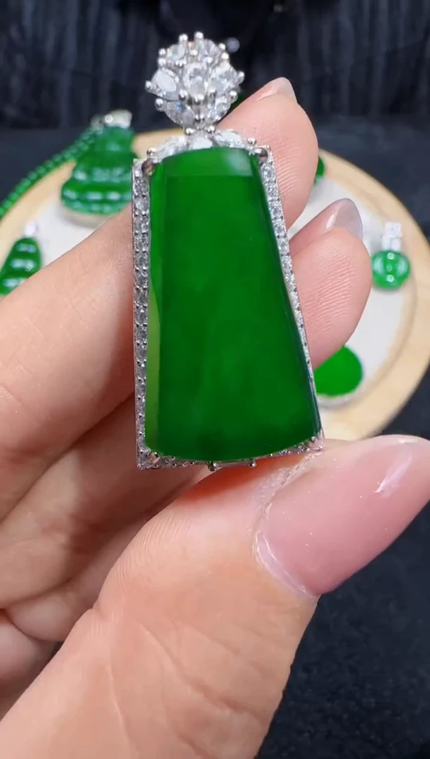 未镶嵌定制翡翠翡翠吊坠71