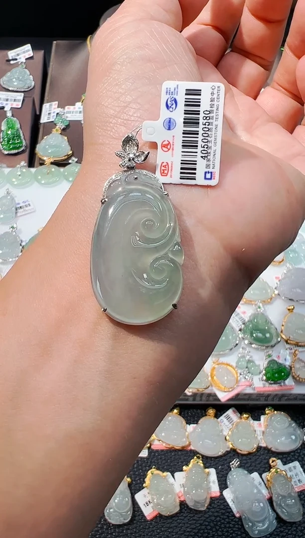 吊坠(不含链)18K金镶嵌翡翠如意吊坠580
