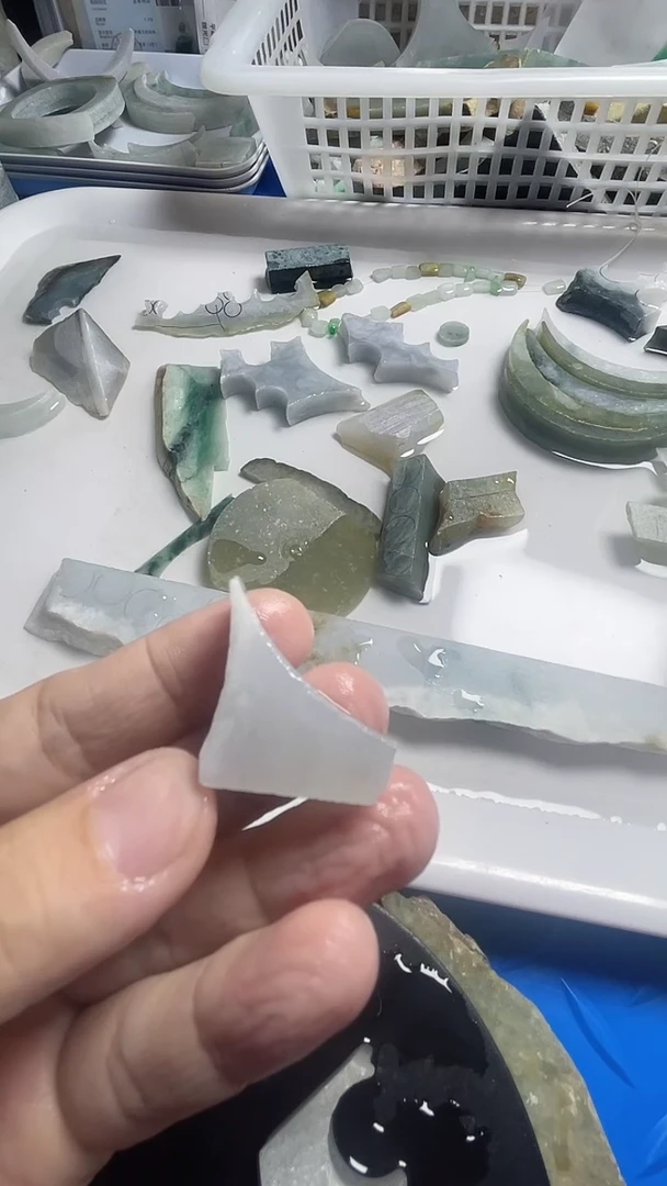 翡翠裸石诺****9翡翠小边料