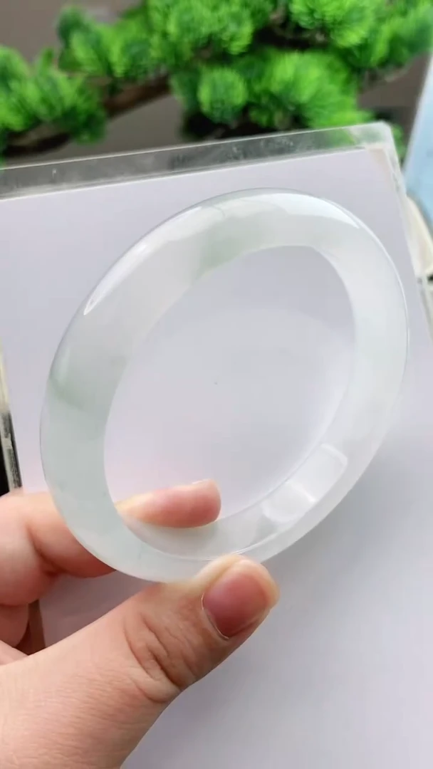 【闪购商品】石英质玉手镯未镶嵌64