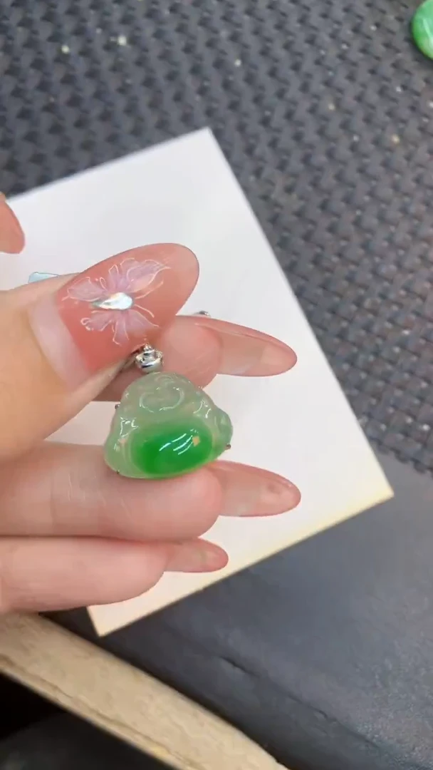 颈饰18K金镶嵌翡翠1