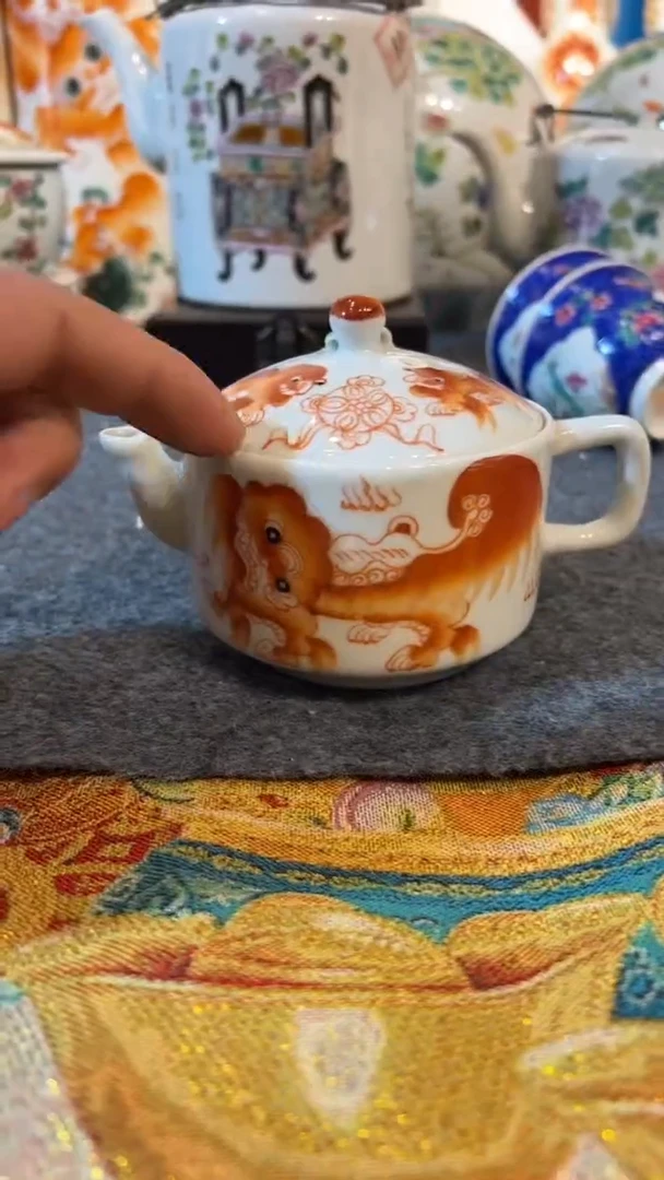 摆件瓷摆件瓷摆件狮子大盖壶